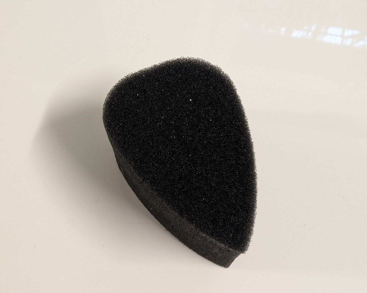 Schwamm, schwarz, Tropfen